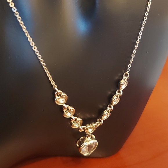 Silver tone necklace with heart pendant - Picture 2 of 7